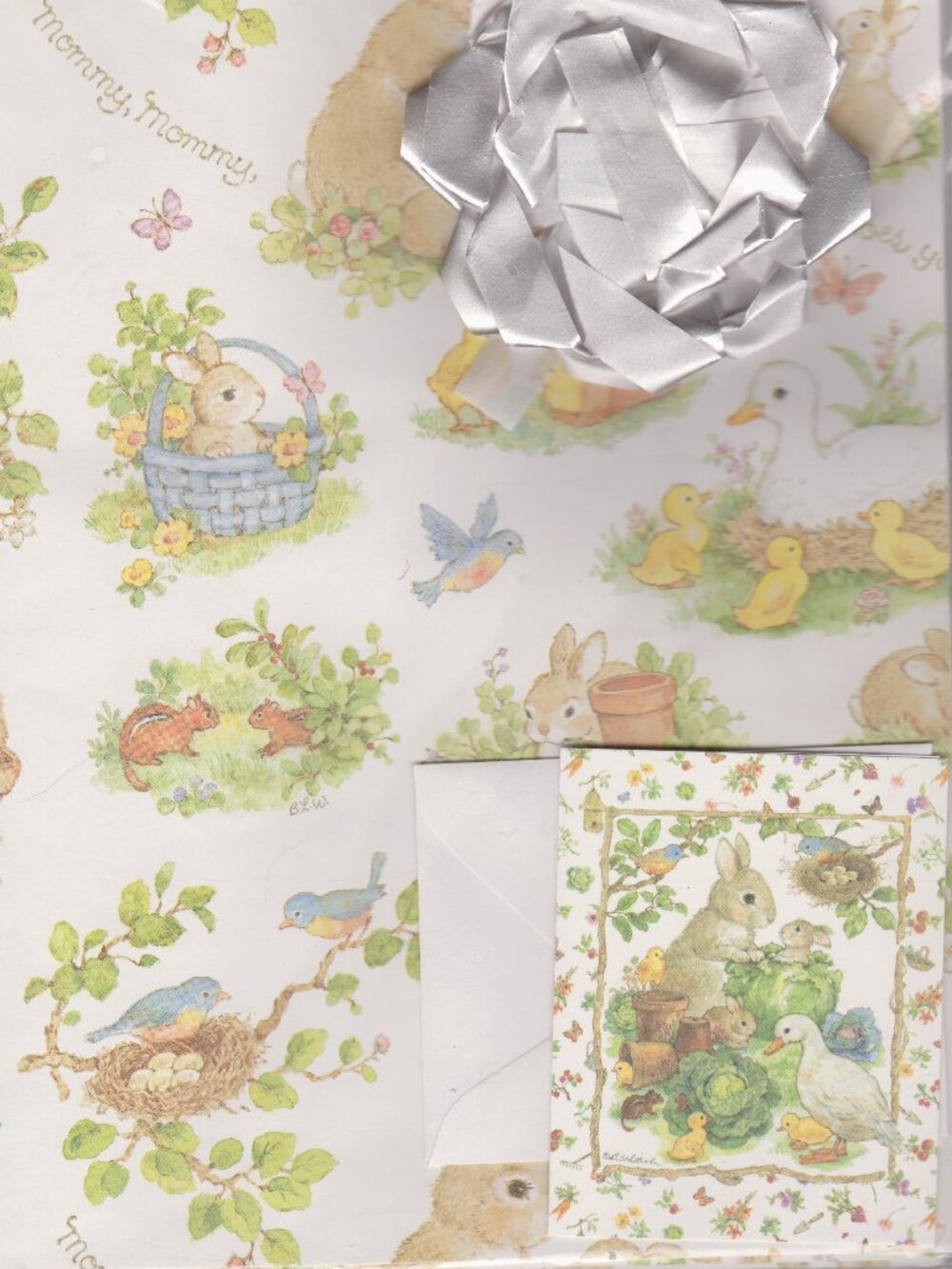 [GIBSON / CREATIVE PAPERS] Eaton Bunny Rabbit Gift Wrap Ensemble